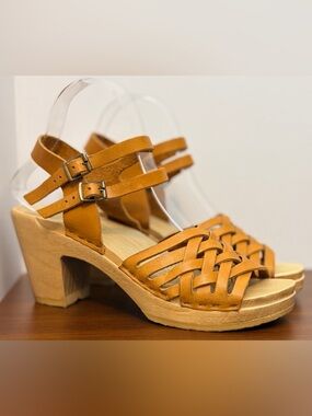 Sven Scandinavian Woven Leather Sandals Wood Heel Size 8